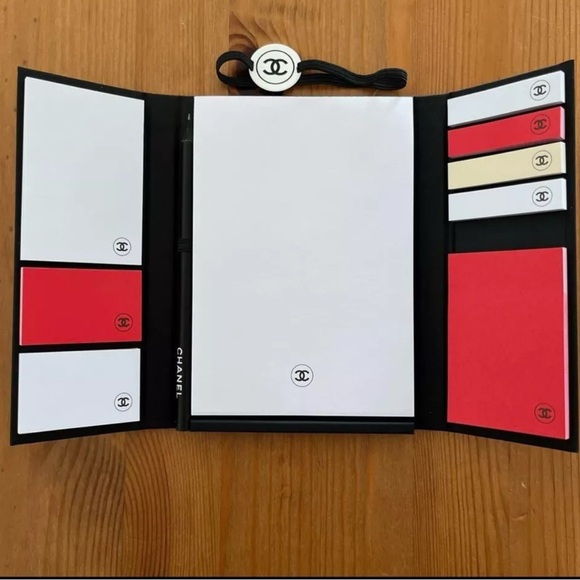 NIB Chanel LA Collection Black and White Box Set - Picture 5 of 6